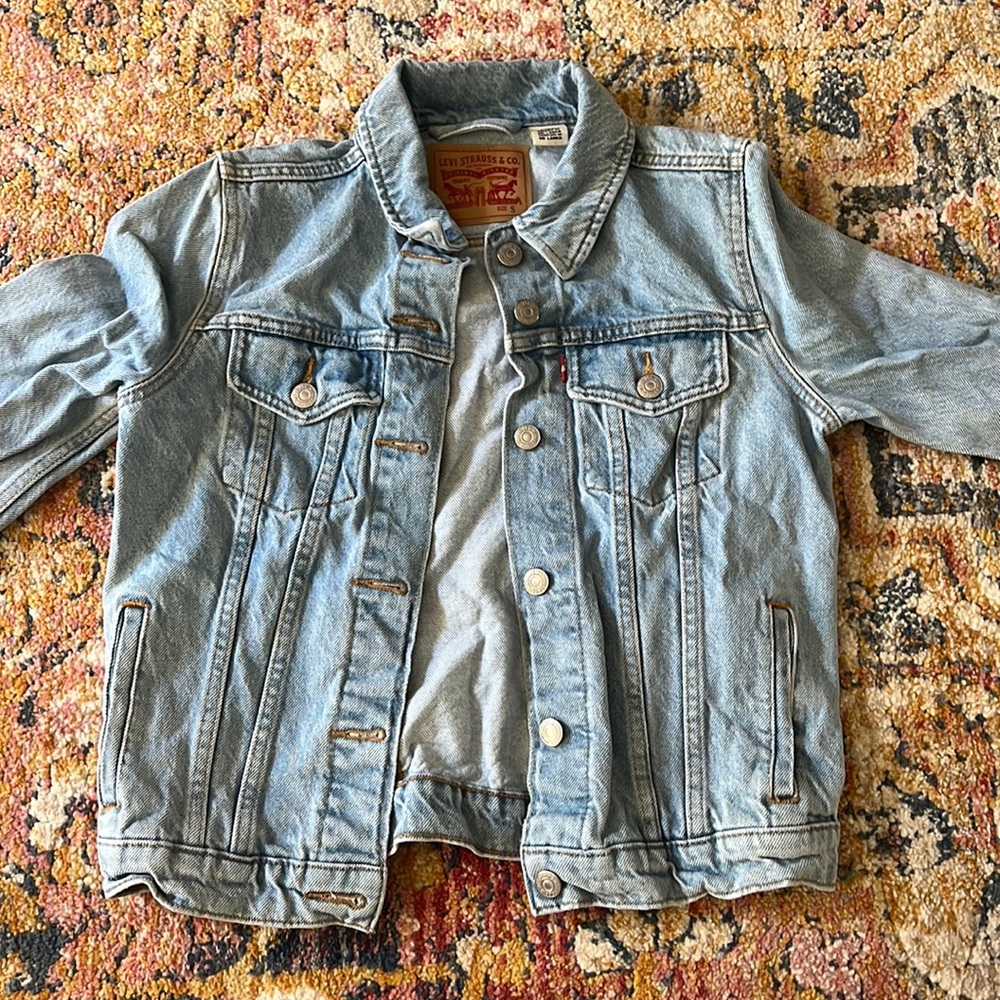 Small Levi’s denim jacket. Original trucker jacket.